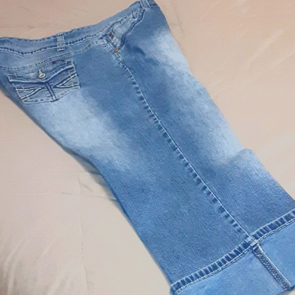 Plus size cropped jeans